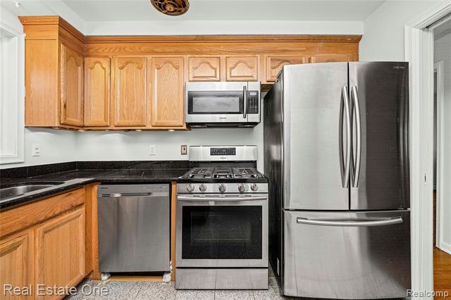 2360 Pineview, West Bloomfield, MI 48324