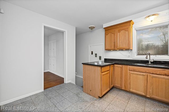 2360 Pineview, West Bloomfield, MI 48324