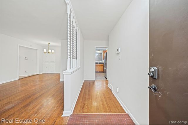 2360 Pineview, West Bloomfield, MI 48324