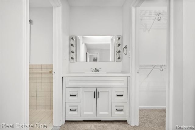 2360 Pineview, West Bloomfield, MI 48324