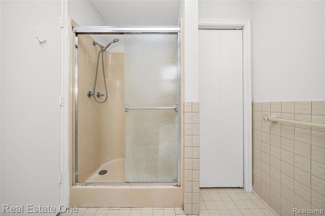 2360 Pineview, West Bloomfield, MI 48324