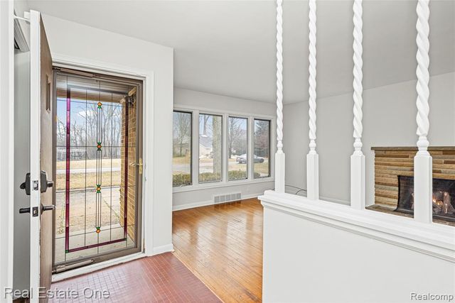 2360 Pineview, West Bloomfield, MI 48324