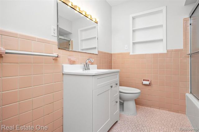 2360 Pineview, West Bloomfield, MI 48324