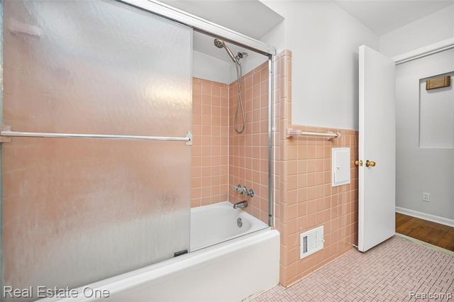 2360 Pineview, West Bloomfield, MI 48324