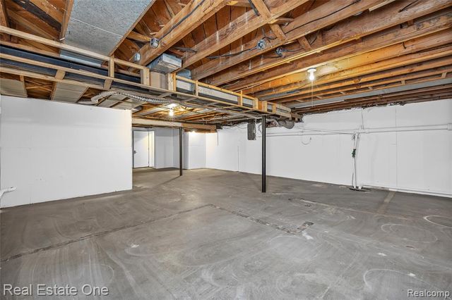 2360 Pineview, West Bloomfield, MI 48324