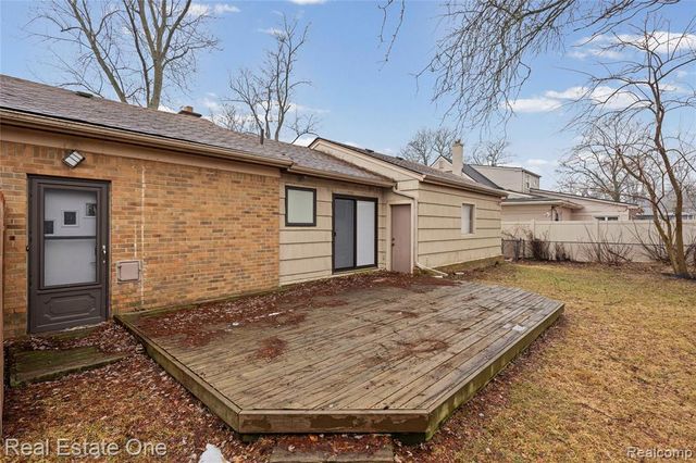 2360 Pineview, West Bloomfield, MI 48324