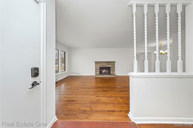 2360 Pineview, West Bloomfield, MI 48324