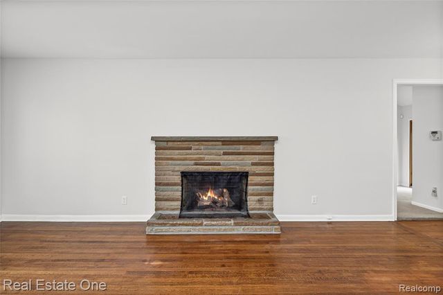 2360 Pineview, West Bloomfield, MI 48324