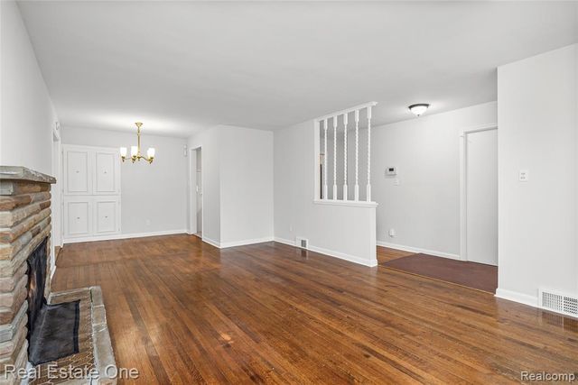 2360 Pineview, West Bloomfield, MI 48324