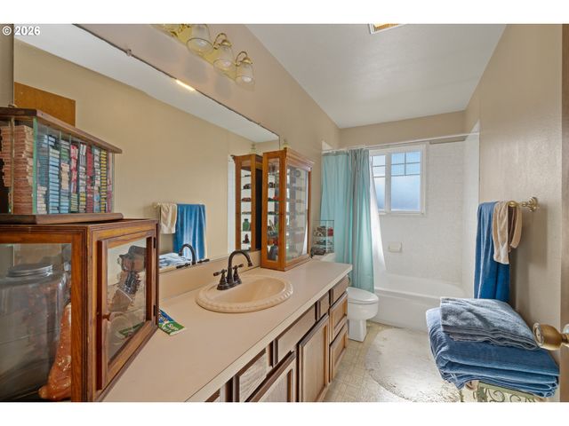 5750 HOLLY Ave, Cloverdale, OR 97112