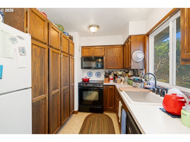 5750 HOLLY Ave, Cloverdale, OR 97112