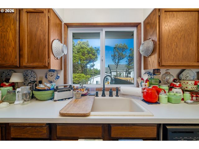 5750 HOLLY Ave, Cloverdale, OR 97112