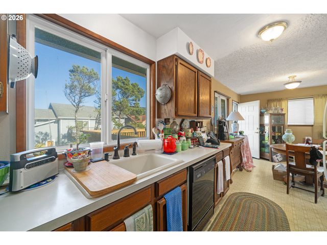 5750 HOLLY Ave, Cloverdale, OR 97112