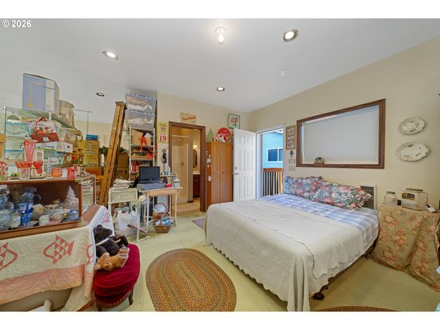 5750 HOLLY Ave, Cloverdale, OR 97112