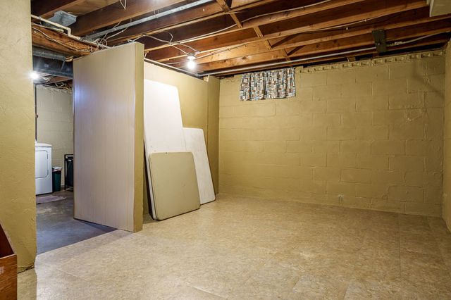 6408 N 1st Street, Loves Park, IL 61111