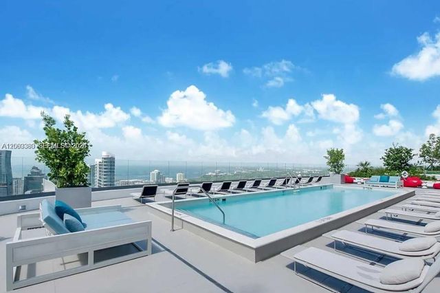 55 SW 9th St 1907, Miami, FL 33130