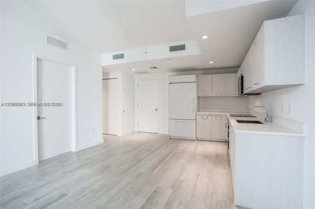 55 SW 9th St 1907, Miami, FL 33130