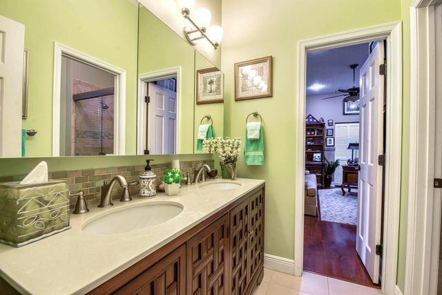 144 Oakwood Lane, Palm Beach Gardens, FL 33410