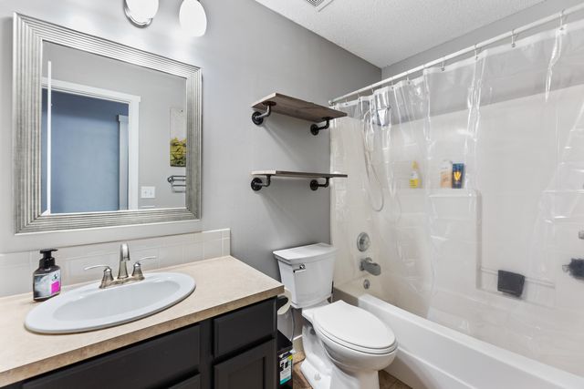 600 Laramie Cir, Maize, KS 67101