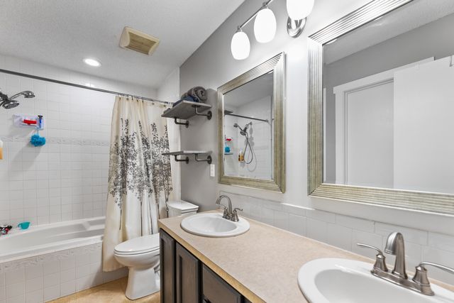 600 Laramie Cir, Maize, KS 67101