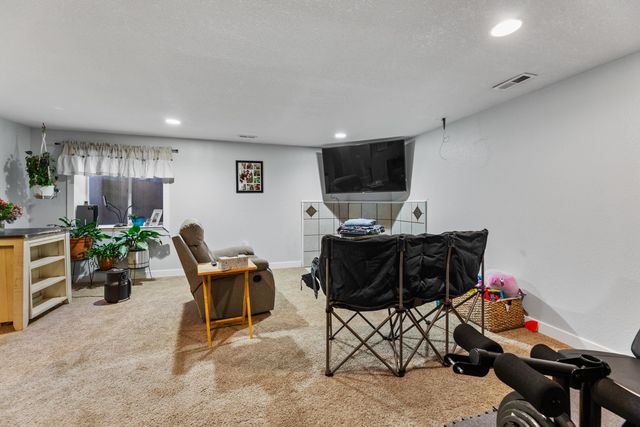 600 Laramie Cir, Maize, KS 67101