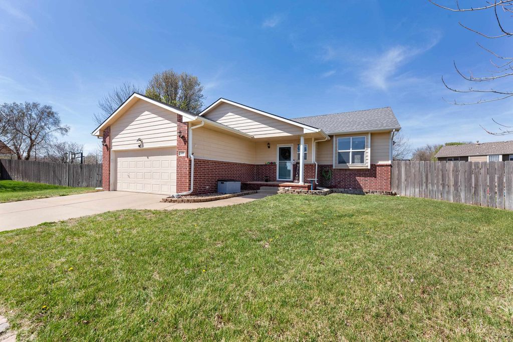 600 Laramie Cir, Maize, KS 67101