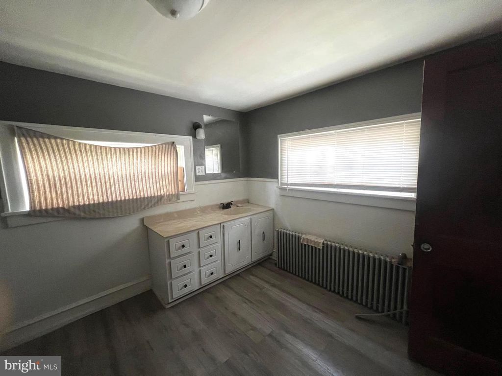 35 CEDAR ST, Millville, NJ 08332