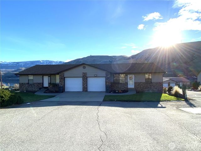 986 Highline Drive, East Wenatchee, WA 98802