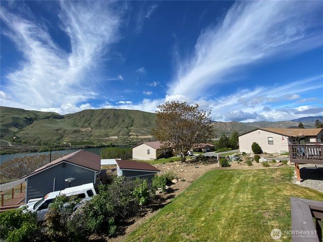 986 Highline Drive, East Wenatchee, WA 98802