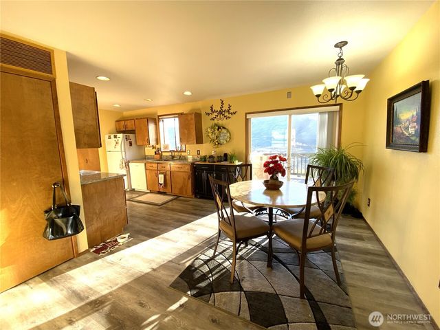 986 Highline Drive, East Wenatchee, WA 98802