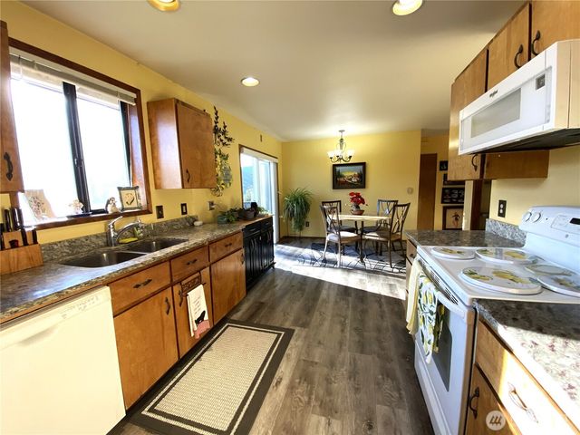 986 Highline Drive, East Wenatchee, WA 98802