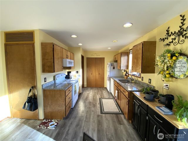 986 Highline Drive, East Wenatchee, WA 98802