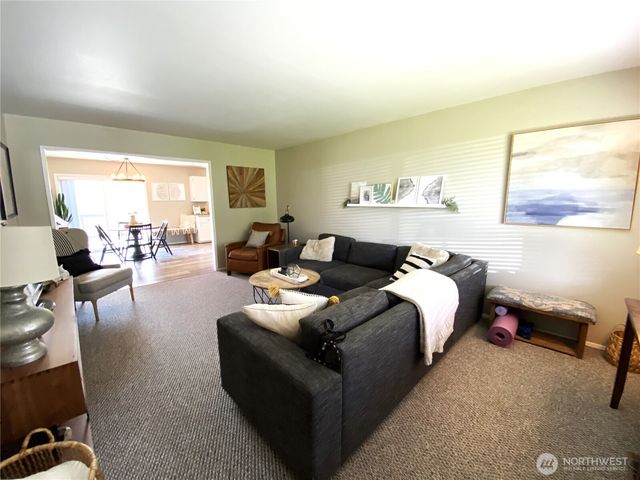 986 Highline Drive, East Wenatchee, WA 98802