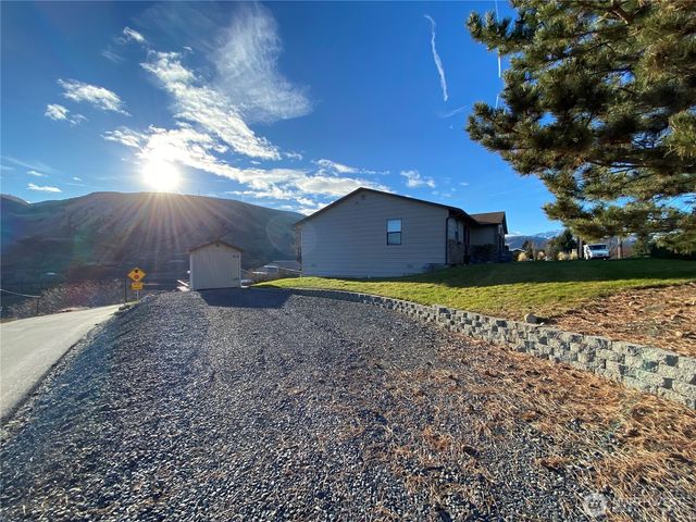 986 Highline Drive, East Wenatchee, WA 98802