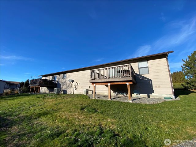 986 Highline Drive, East Wenatchee, WA 98802