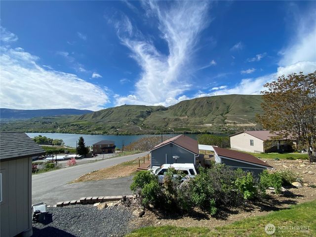 986 Highline Drive, East Wenatchee, WA 98802