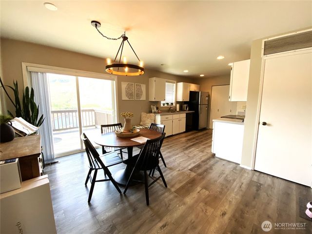 986 Highline Drive, East Wenatchee, WA 98802