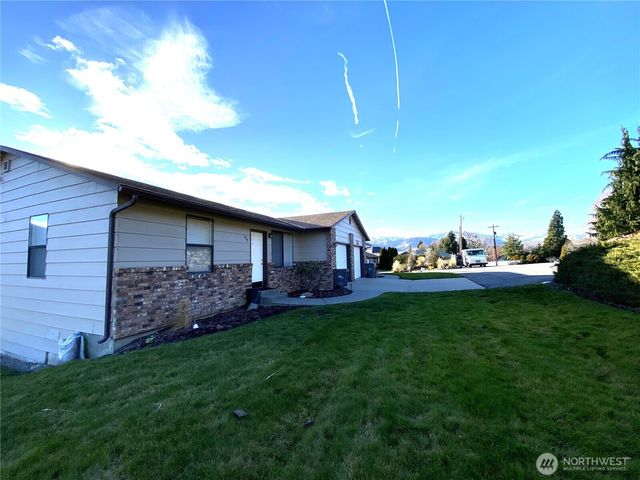 986 Highline Drive, East Wenatchee, WA 98802
