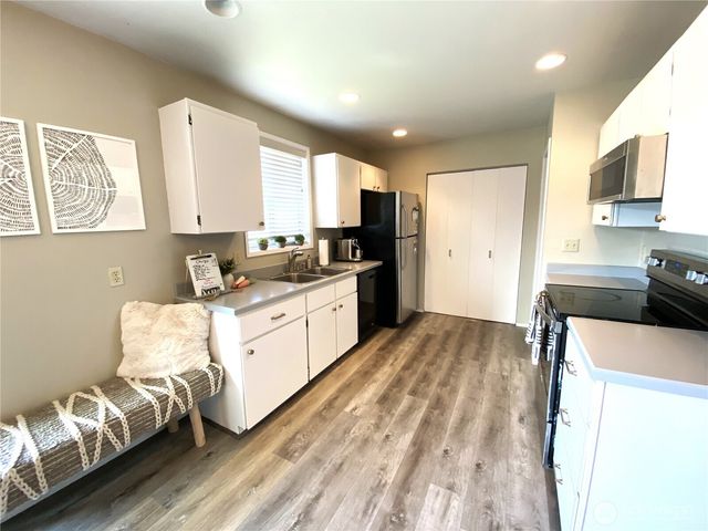 986 Highline Drive, East Wenatchee, WA 98802