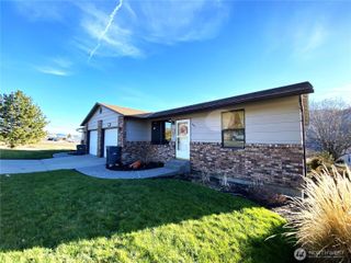 986 Highline Drive, East Wenatchee, WA 98802