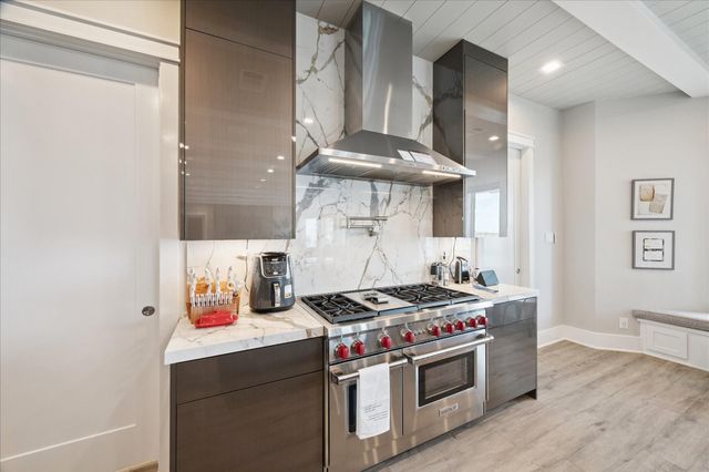 63 Water Key Key, Hitchcock, TX 77563