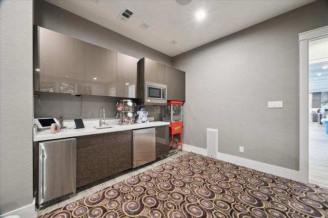 63 Water Key Key, Hitchcock, TX 77563