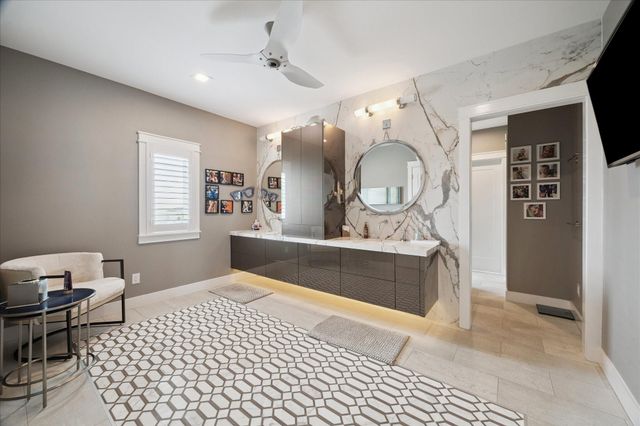 63 Water Key Key, Hitchcock, TX 77563