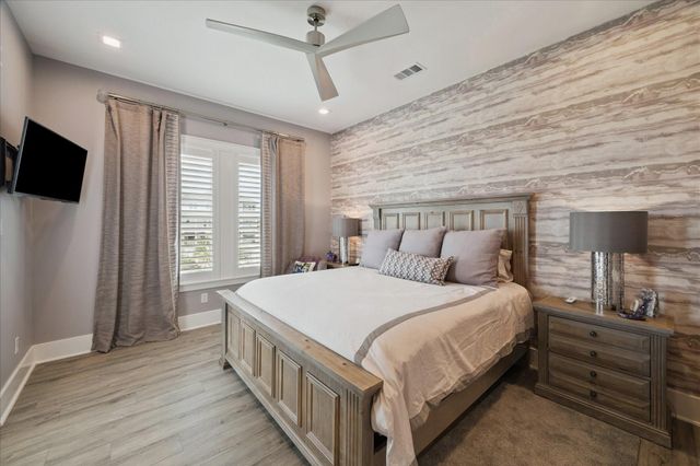 63 Water Key Key, Hitchcock, TX 77563