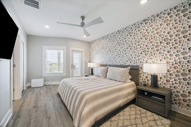 63 Water Key Key, Hitchcock, TX 77563