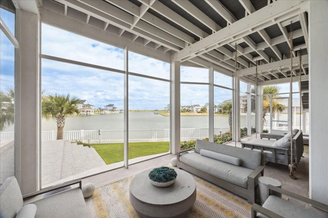 63 Water Key Key, Hitchcock, TX 77563