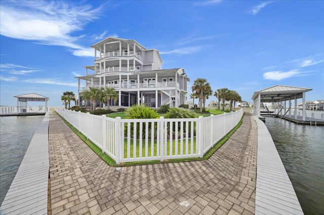 63 Water Key Key, Hitchcock, TX 77563