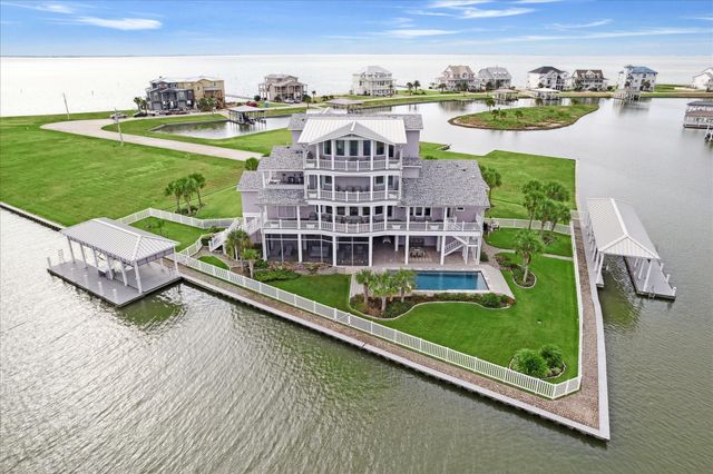 63 Water Key Key, Hitchcock, TX 77563