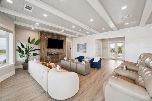 63 Water Key Key, Hitchcock, TX 77563