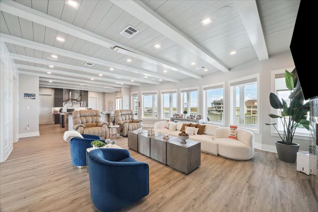 63 Water Key Key, Hitchcock, TX 77563